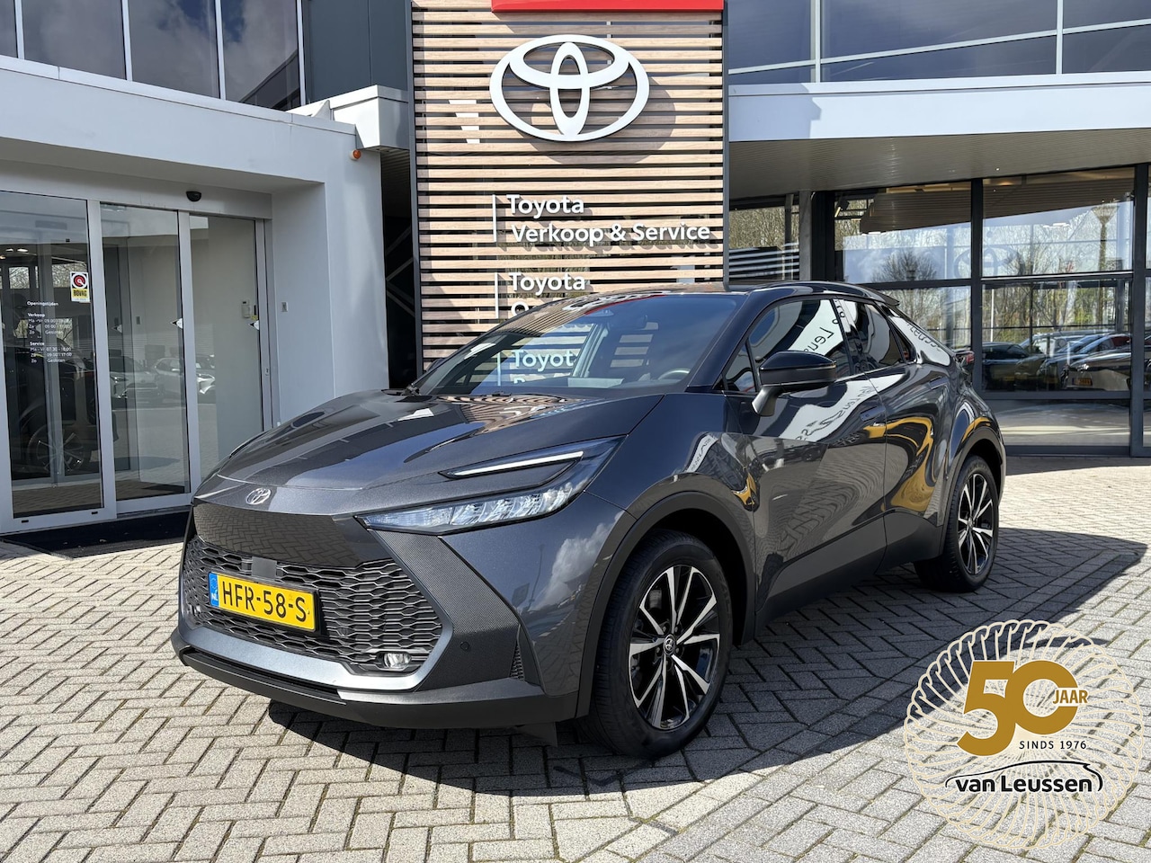 Toyota C-HR - 2.0 PHEV 220 DYNAMIC PARK-SENSOREN BLIND-SPOT STOELVERW CAMERA AD-CRUISE APPLE/ANDROID LMV - AutoWereld.nl