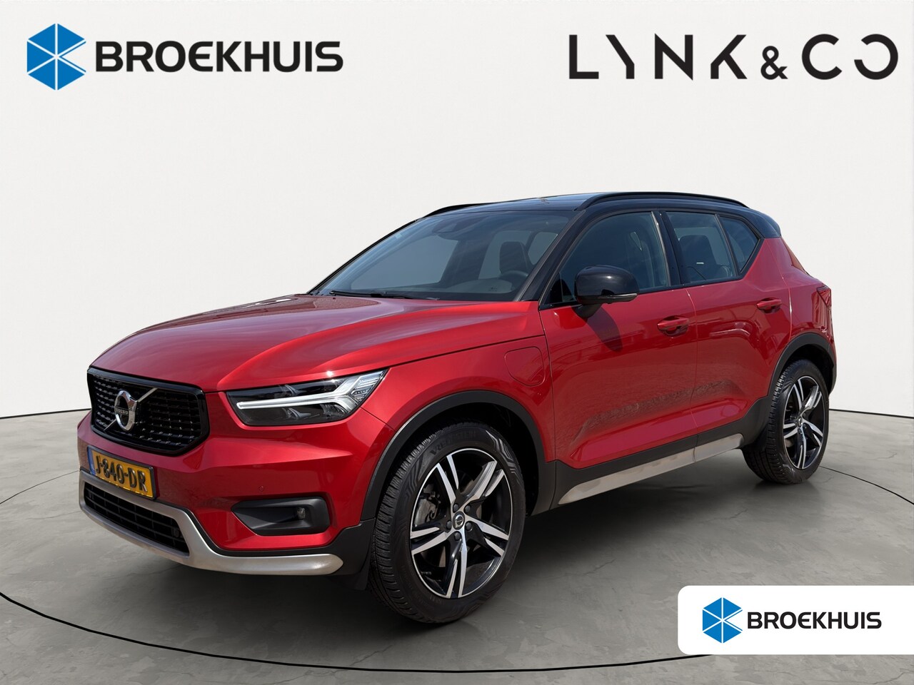 Volvo XC40 - 1.5 T5 Recharge R-Design | Trekhaak | 360 Camera | Panoramadak | Alcantara/Lederen bekledi - AutoWereld.nl