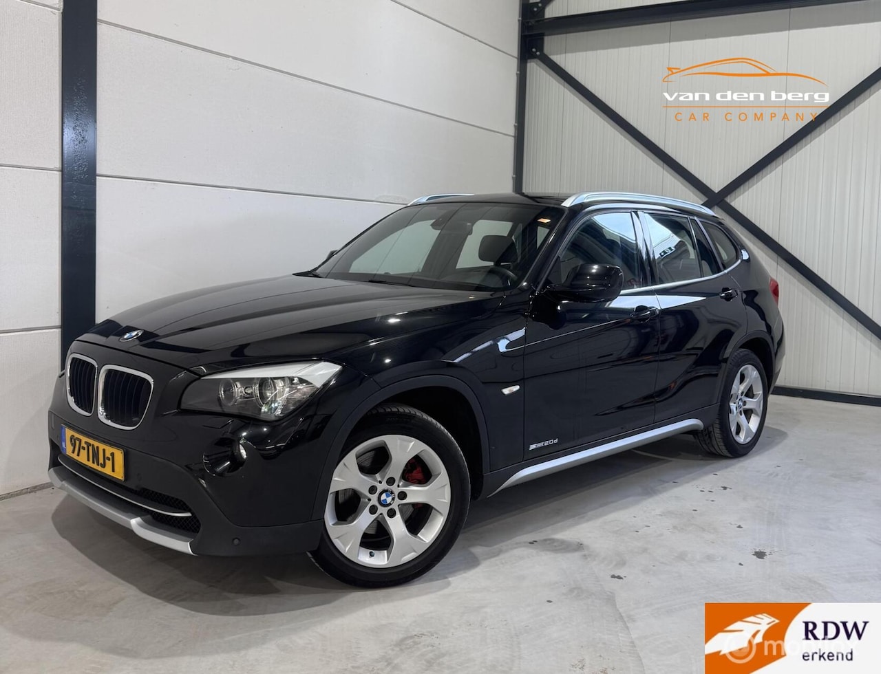 BMW X1 - sDrive20d Business Climate-en Cruise Control Pano T.H - AutoWereld.nl