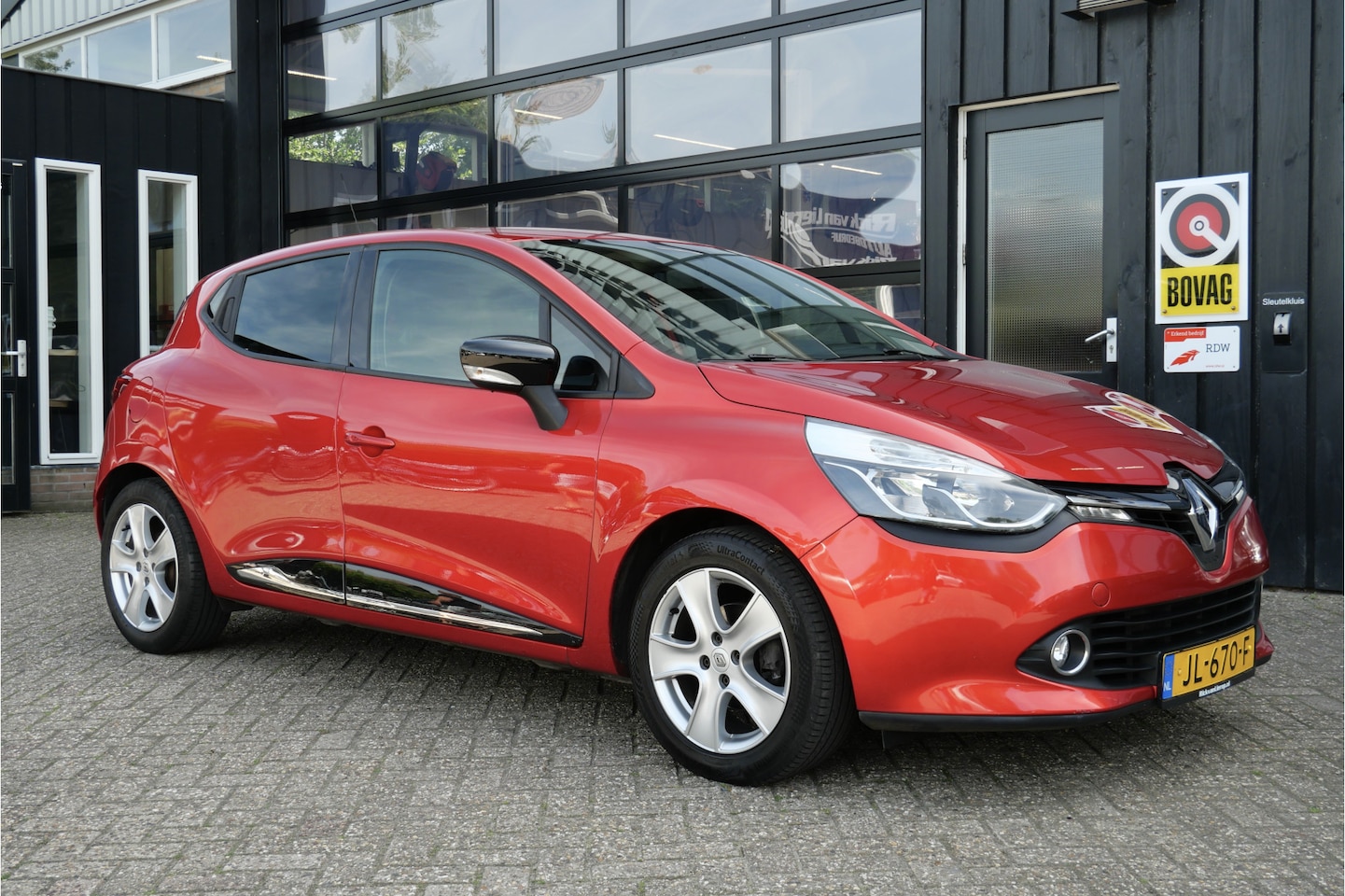 Renault Clio - 0.9 TCe Eco2 Expression | NL-Auto | Cruise | Navi | Airco - AutoWereld.nl