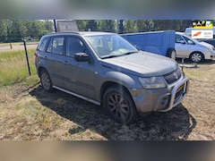 Suzuki Grand Vitara - 2.0-16V Exclusive ( lees advertentie )