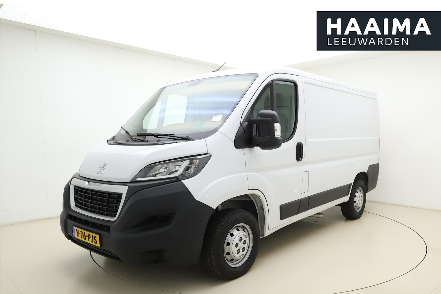 Peugeot Boxer - 2.2 BlueHDi 120 L1H1 3.3t | Airco | In hoogte verstelbare zittingen | Parkeersensoren | Ar - AutoWereld.nl