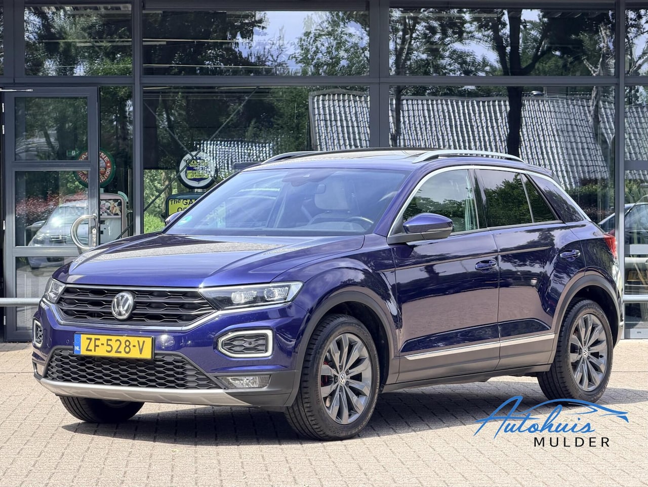 Volkswagen T-Roc - 1.5 TSI Sport | Navi | Leer | Clima | Pano | Stoel-Stuurverwarming | Dealer Onderhouden - AutoWereld.nl