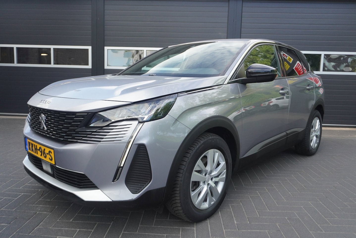 Peugeot 3008 - 1.2 Aut/Camera/Carplay/Cruise/Navi/Airco - AutoWereld.nl