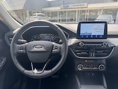Ford Kuga - 2.5 PHEV Titanium 225pk Stoelverwarming | Navigatie | 18 inch velgen | All season banden