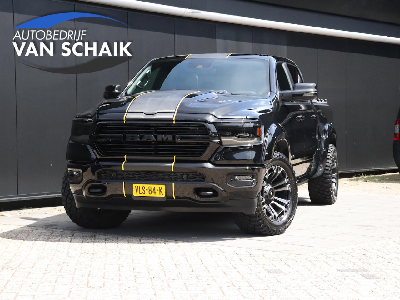 Dodge Ram 1500 - 5.7 V8 4x4 Crew Cab Laramie | LEDER | MEMORY | PANO-DAK | HEAD-UP | LUCHTVERING | TREKHAAK - AutoWereld.nl