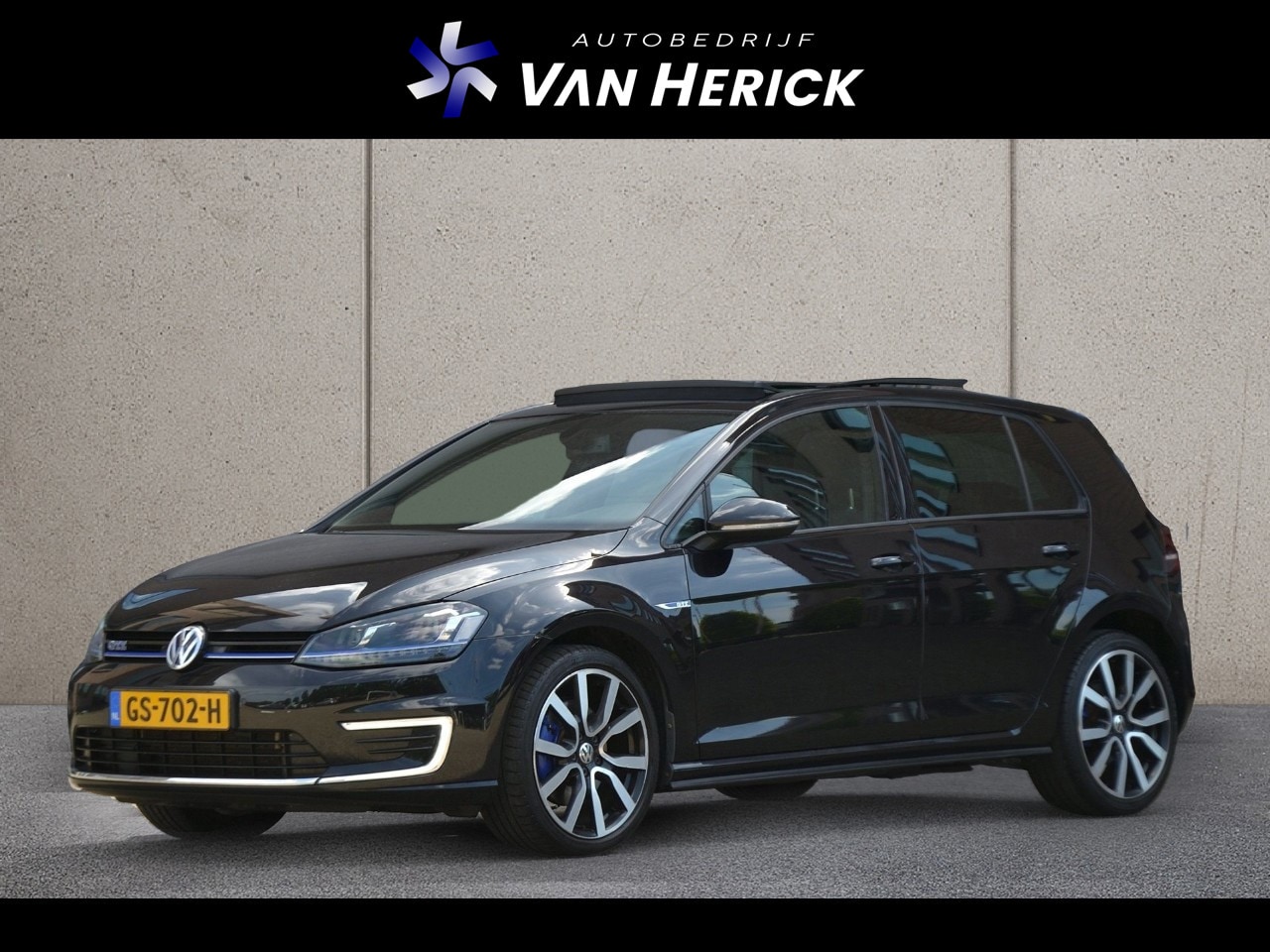 Volkswagen Golf - 1.4 TSI GTE | Schuif/kanteldak | Uniek!! | LED - AutoWereld.nl