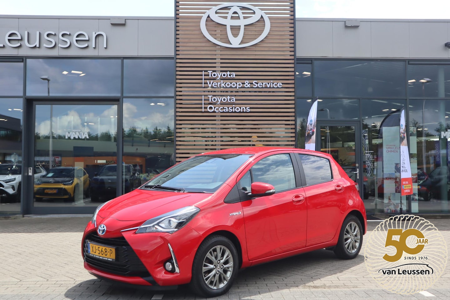 Toyota Yaris - 1.5 HYBRID DYNAMIC NL-AUTO NAVI LM-VELGEN LED PRIVACY-GLASS KEYLESS NAVI DAB+ - AutoWereld.nl