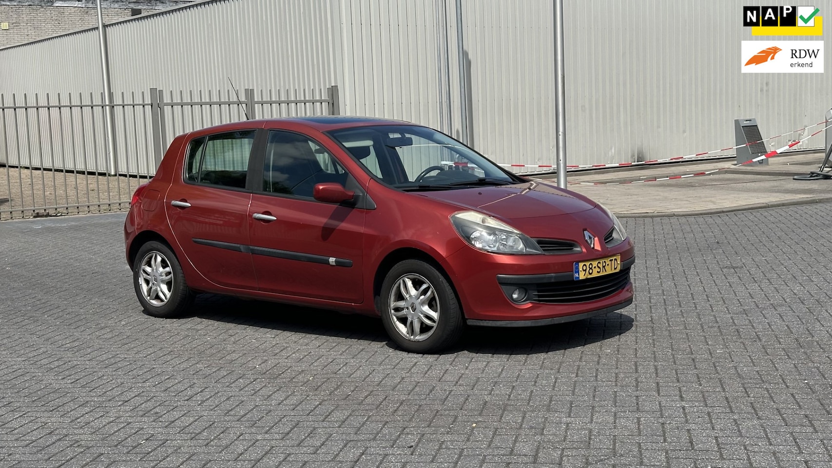 Renault Clio - 1.6-16V Initiale 1.6-16V Initiale - AutoWereld.nl