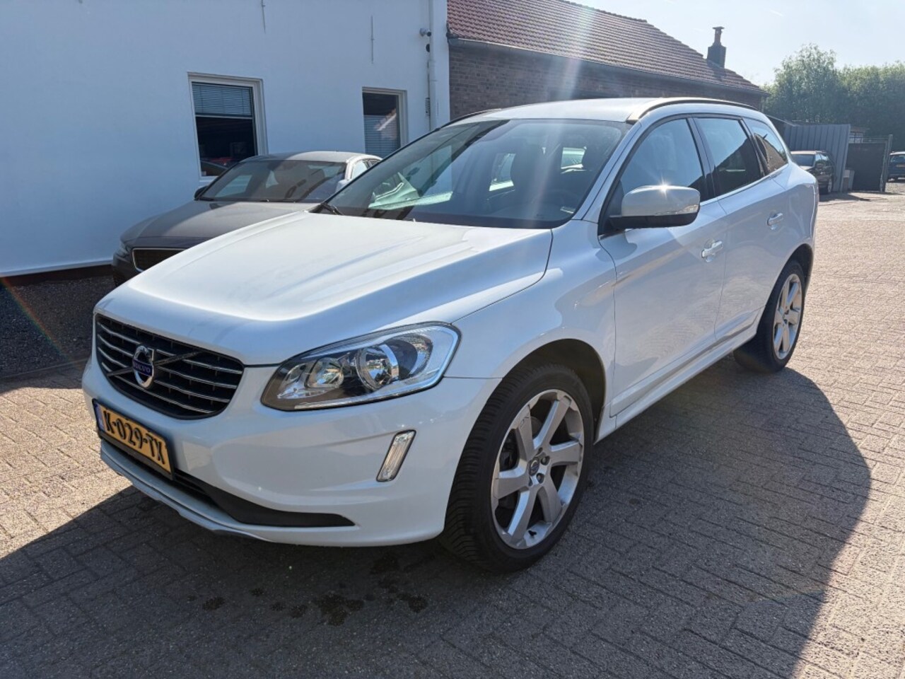 Volvo XC60 - T5 Momentum NW. Versnelbak Stoelverwarming Trekhaak - AutoWereld.nl