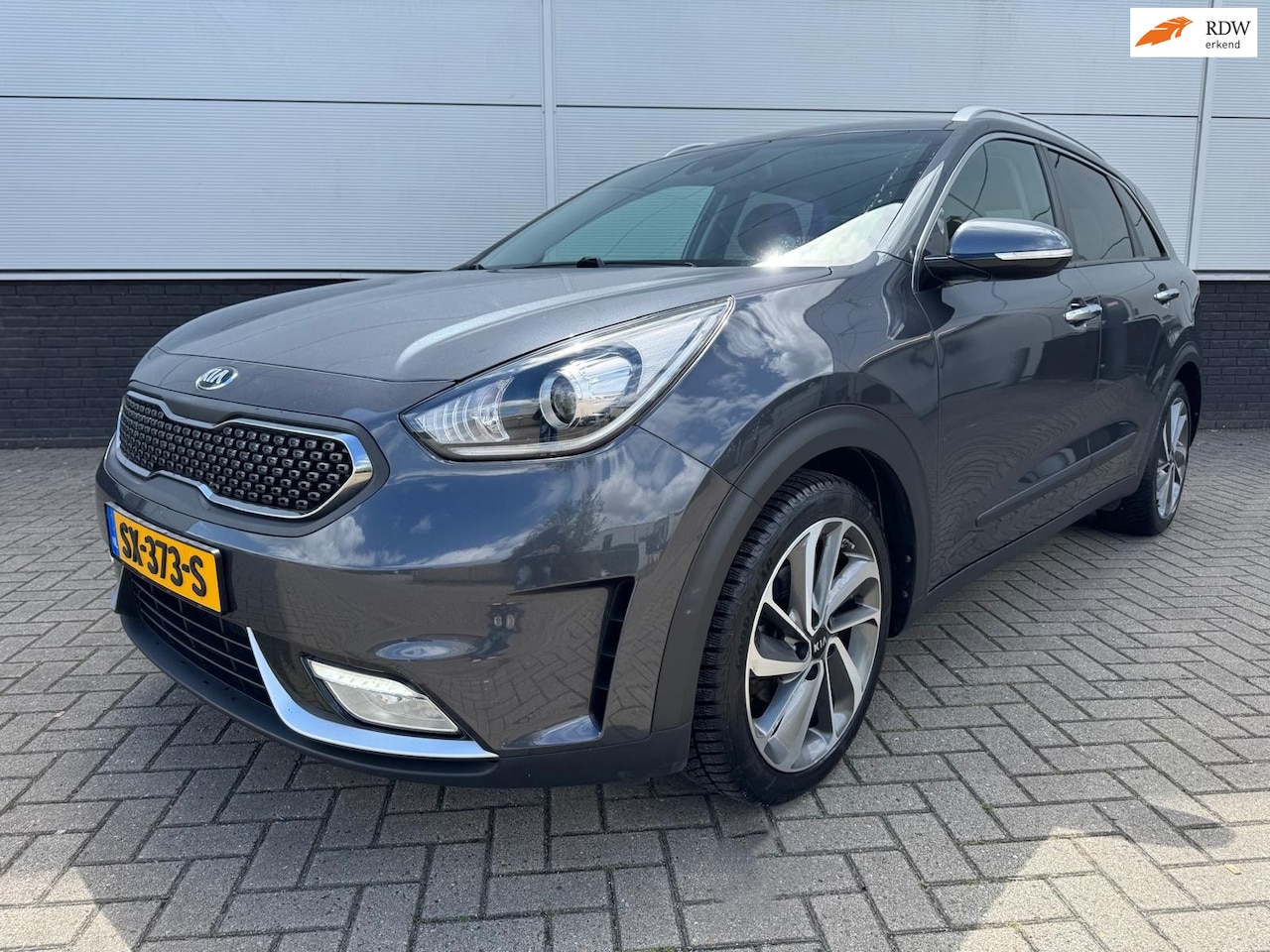 Kia Niro - 1.6 GDi Hybrid ExecutiveLine clima - schuidak - carplay - trekhaak - NAP - LED - half lede - AutoWereld.nl