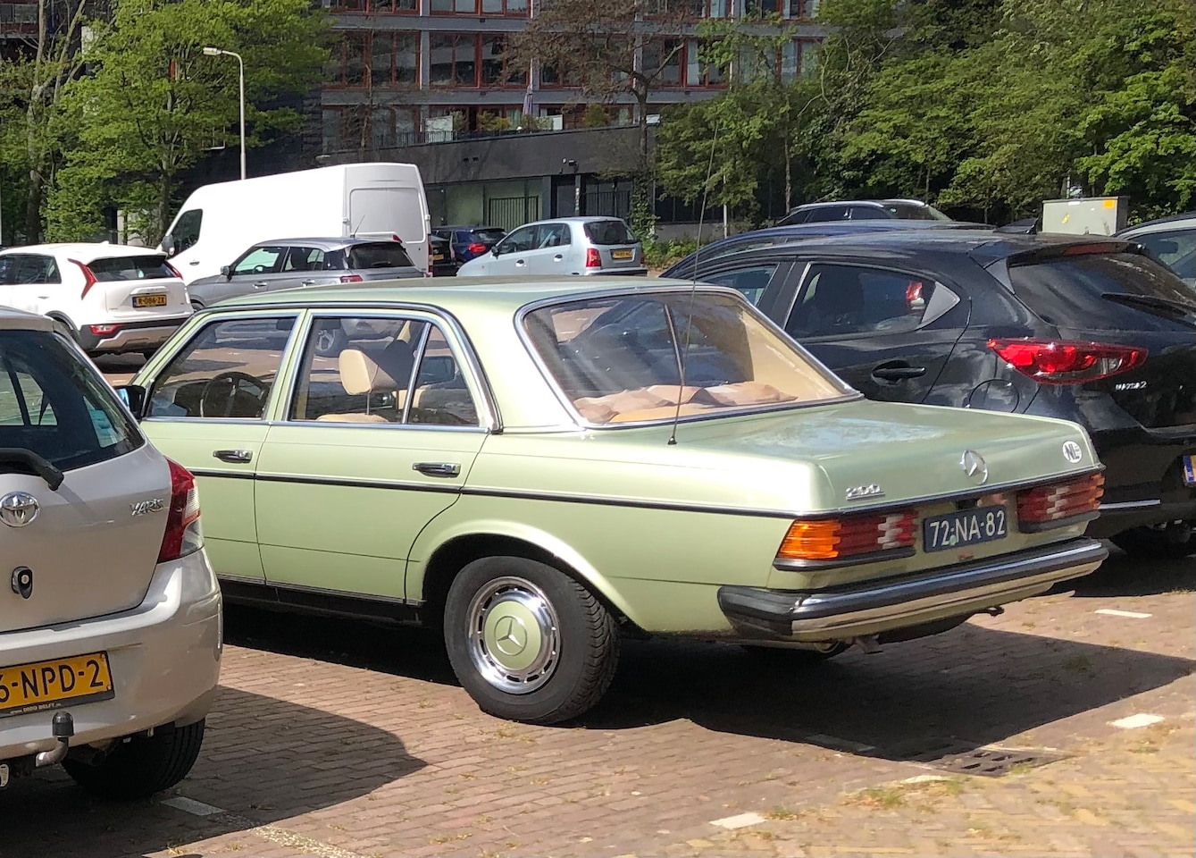 Mercedes-Benz 200-280 (W123) - 200 Van 1e eigenaar - AutoWereld.nl