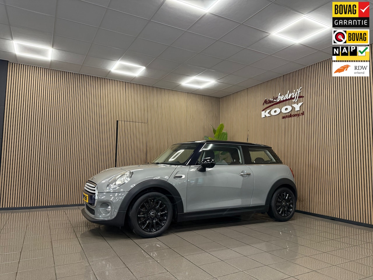 MINI Cooper - 1.5 Salt Business * Navigatie / Cruise control / LM Velgen / NL Auto * - AutoWereld.nl