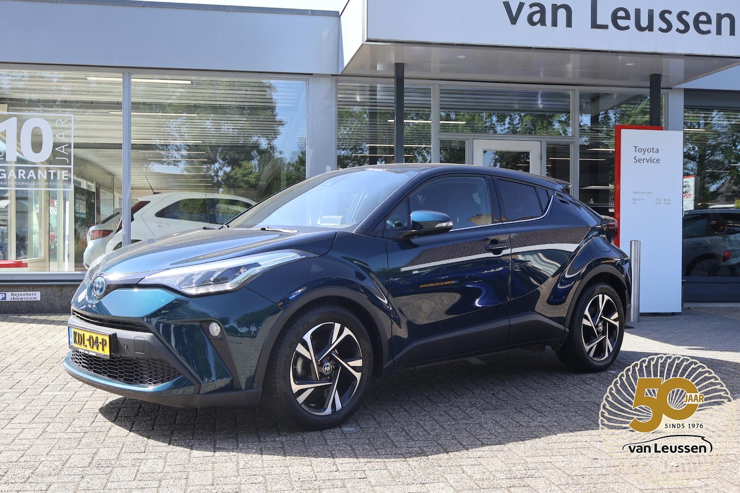 Toyota C-HR - 1.8 HYBRID STYLE STOELVERWARMING AD-CRUISE KEYLESS CAMERA PARK-SENSOREN LM-VELGEN - AutoWereld.nl