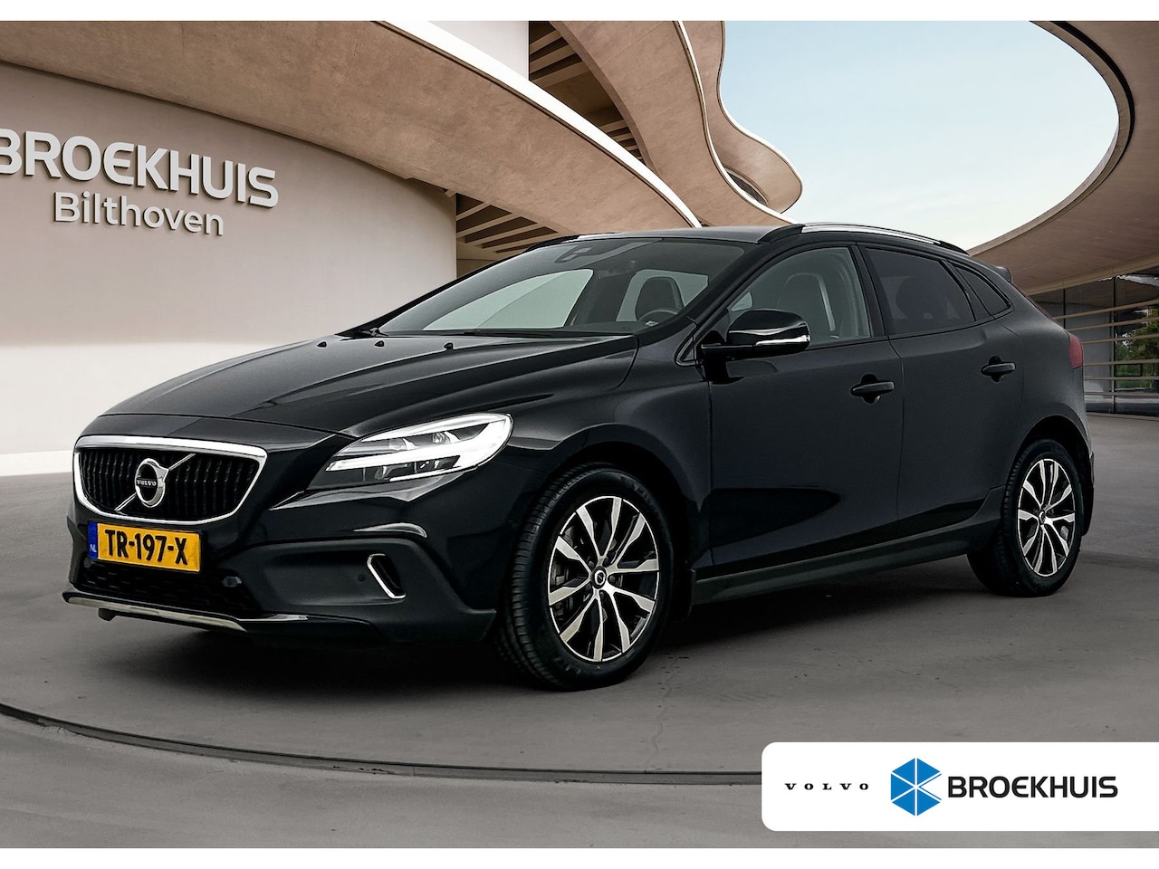 Volvo V40 Cross Country - 1.5 T3 Dynamic Edition | Trekhaak | Panoramadak | Keyless | PDC V+A en Camera | Premium So - AutoWereld.nl