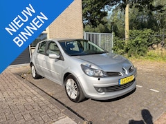 Renault Clio - 1.6-16V Dynamique Luxe Cruisecontrol/Keyless/Leder bekleding