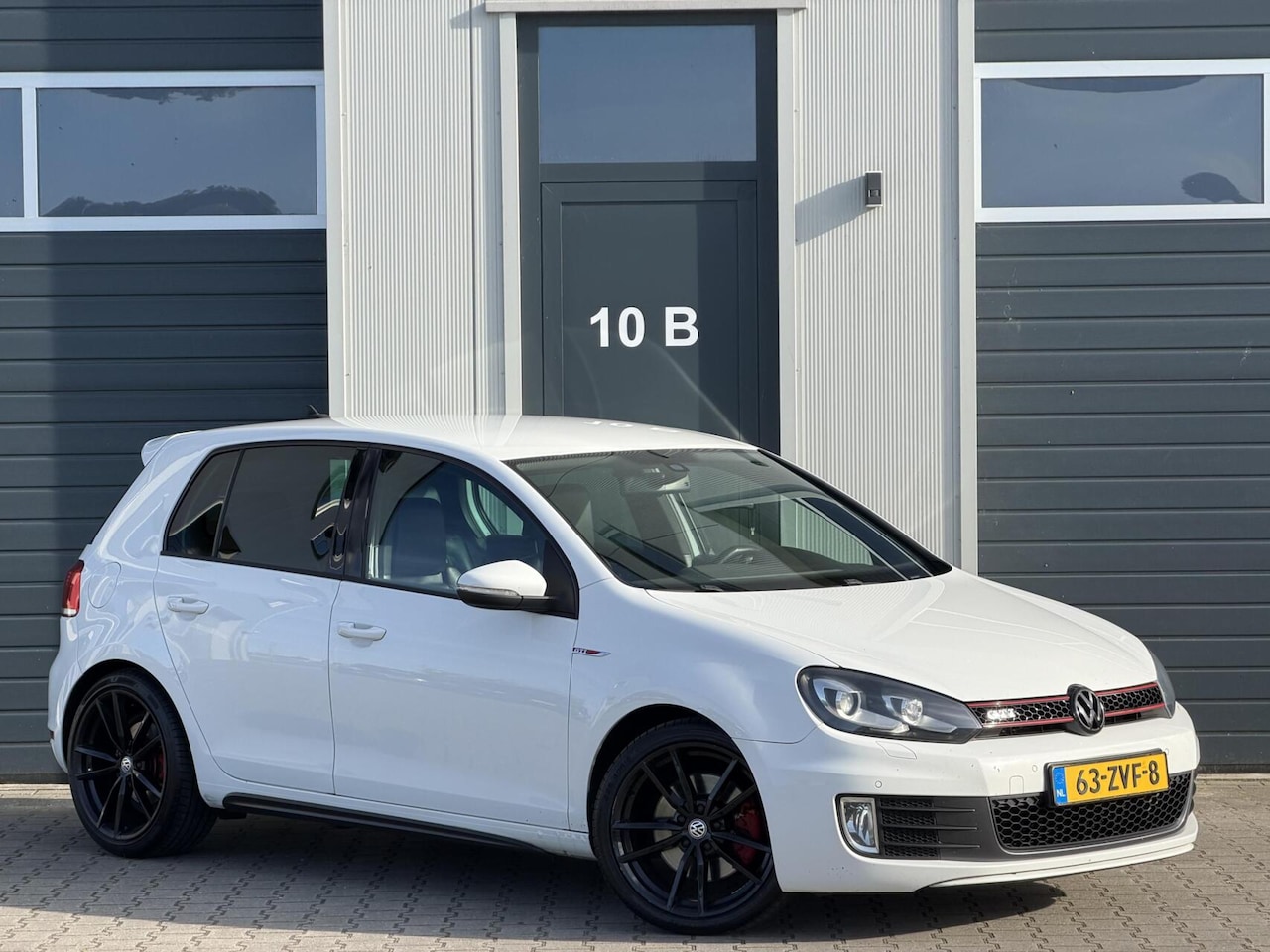 Volkswagen Golf - 2.0 GTI 280PK+ DSG / Leder / Led / 19inch - AutoWereld.nl