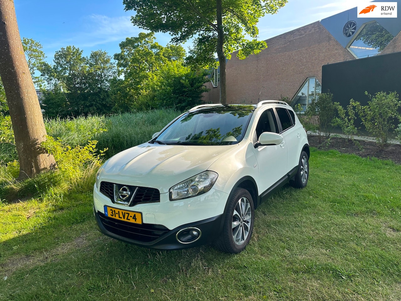 Nissan Qashqai - 1.6 Acenta Airco Xenon Pano Camera Vol!!! - AutoWereld.nl