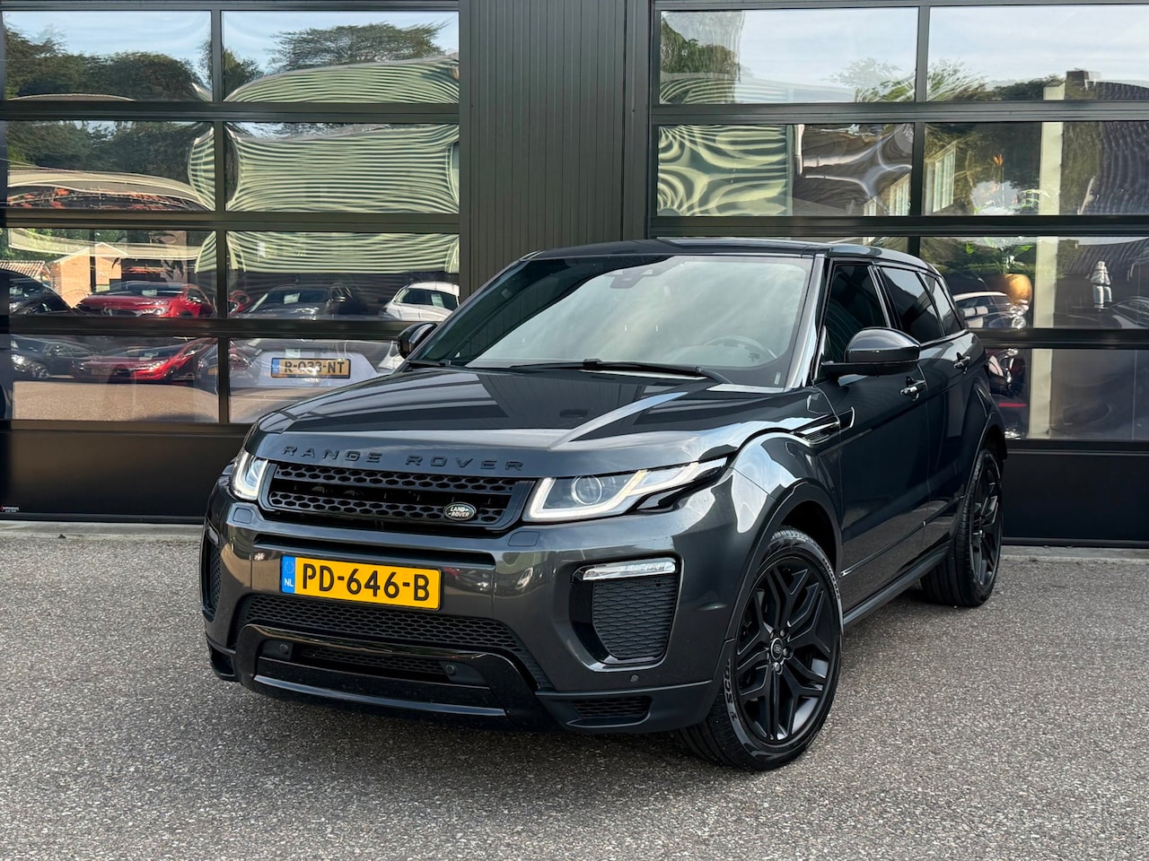 Land Rover Range Rover Evoque - 2.0 TD4 HSE Dynamic LED Pano Navi - AutoWereld.nl