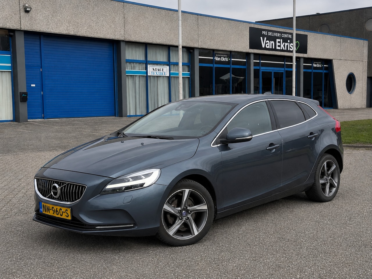Volvo V40 - 2.0 D2 Nordic+ 2017 Glazendak Keyless Navi Camera - AutoWereld.nl