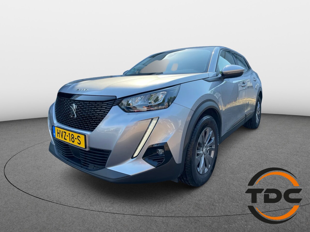 Peugeot 2008 - 1.2 PT NAVI CLIMA CARPLAY CRUISE PDC LED - AutoWereld.nl
