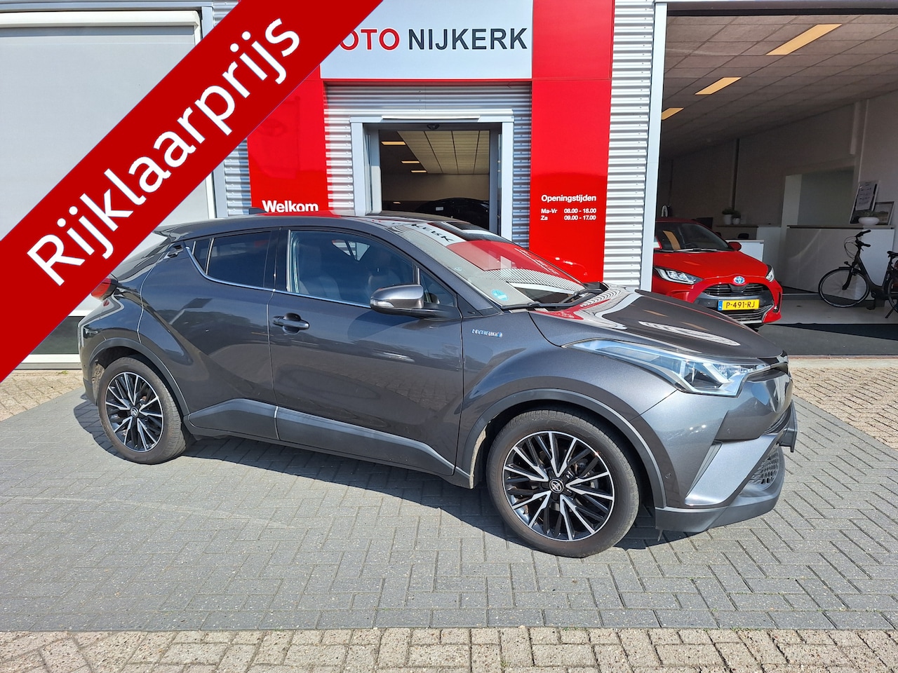 Toyota C-HR - 1.8 Hybrid Executive met trekhaak **NL-auto** - AutoWereld.nl