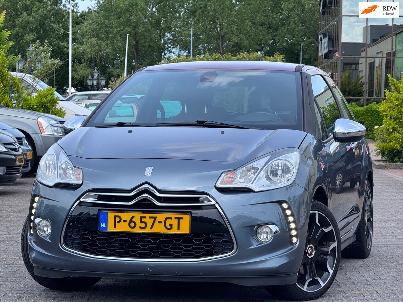 Citroën DS3 - 1.6 THP Sport Chic | Leder | Navigatie | Parkeersensoren | Bluethooth | Cruise control | E - AutoWereld.nl