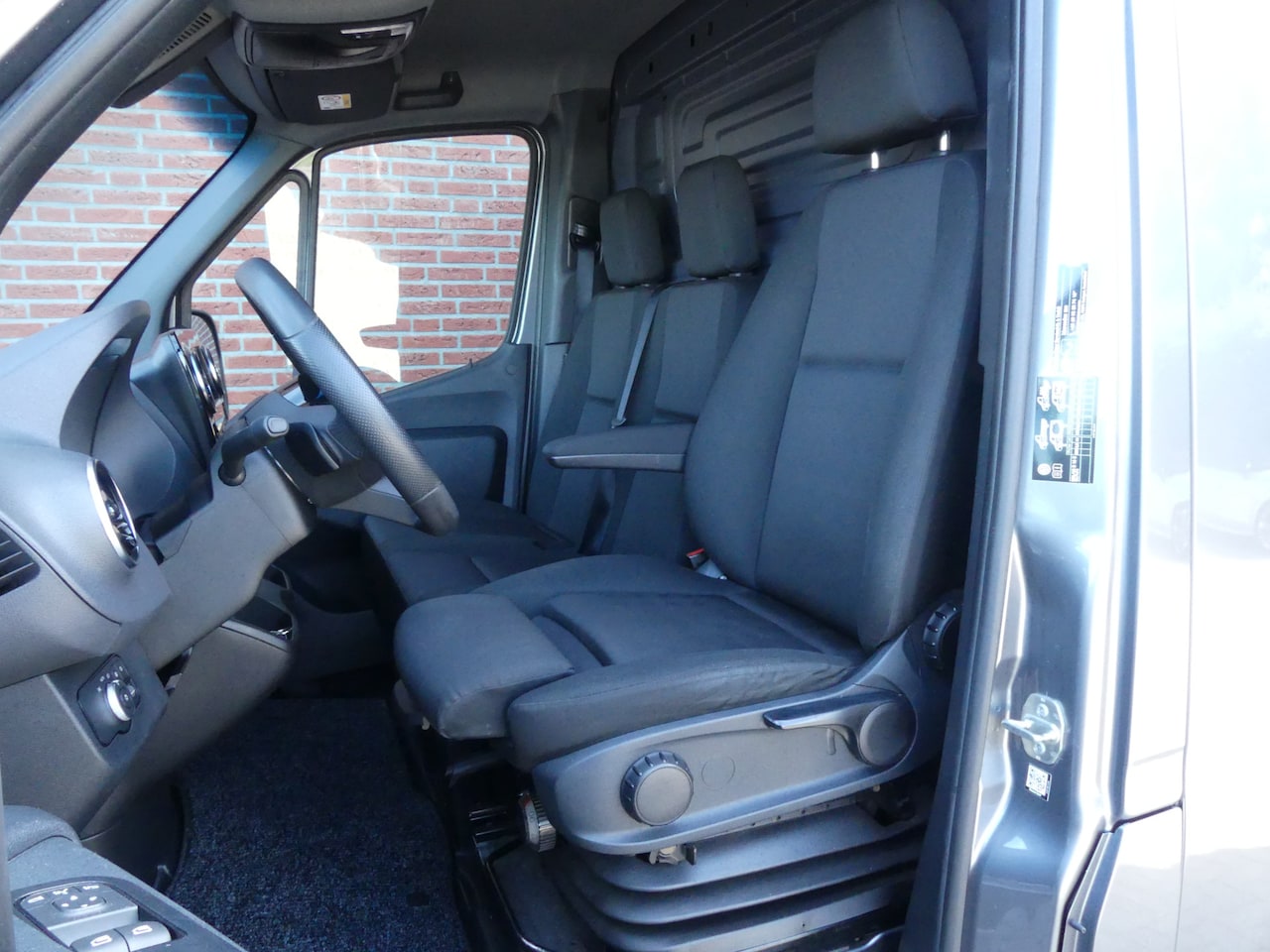 Mercedes-Benz Sprinter - 317 CDI L2H2 LED/PDC/Navigatie/Camera - AutoWereld.nl