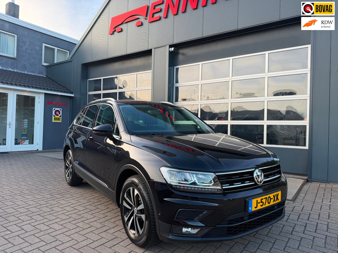 Volkswagen Tiguan - 1.5 TSI ACT Highline Business R / IQ.Drive / Camera / ACC / Trekhaak - AutoWereld.nl