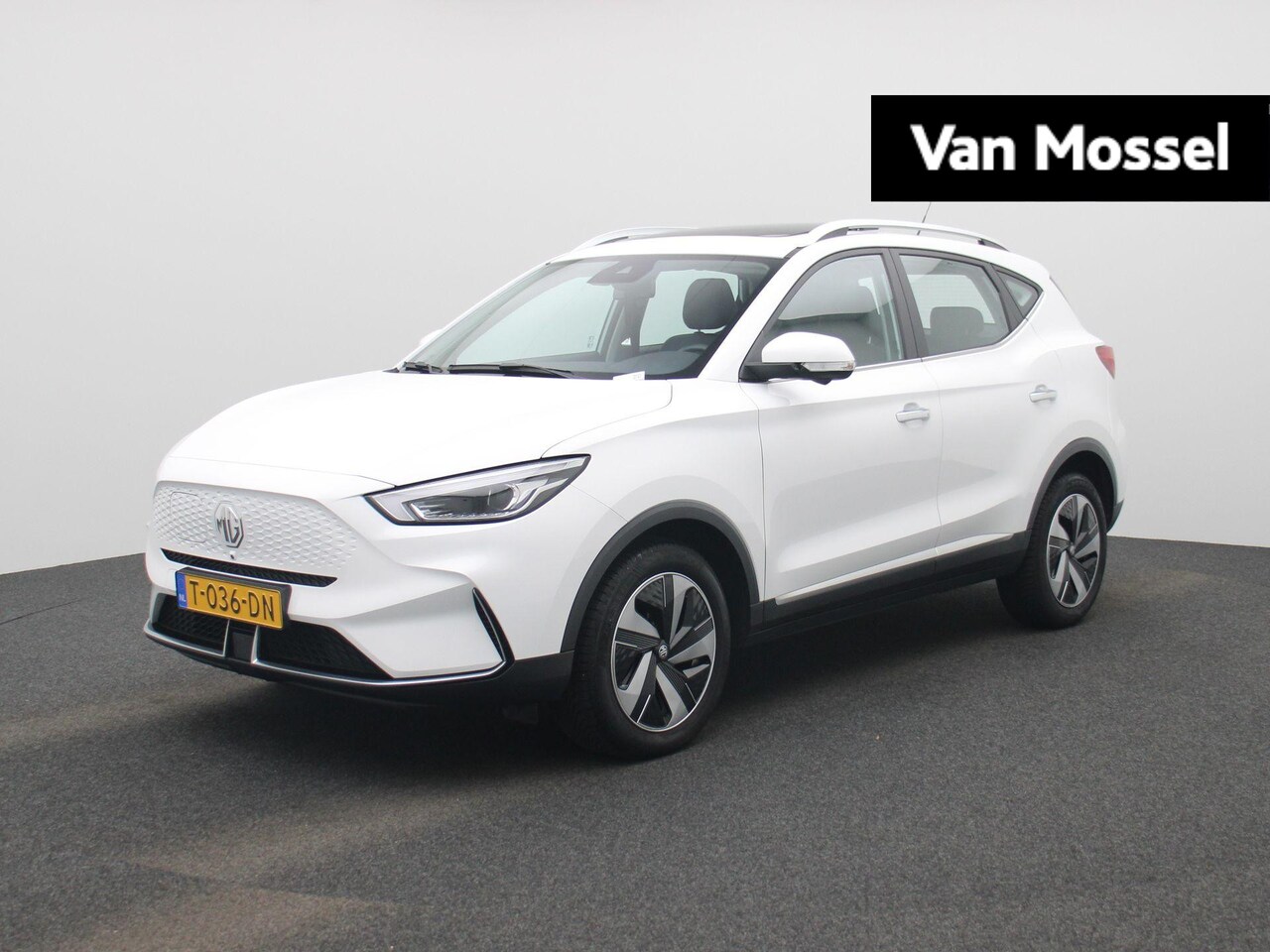 MG ZS - Long Range Luxury 70 kWh | 1e-EIG. | WLTP 440 KM | elektrisch glazen panorama-dak | 17"LM - AutoWereld.nl