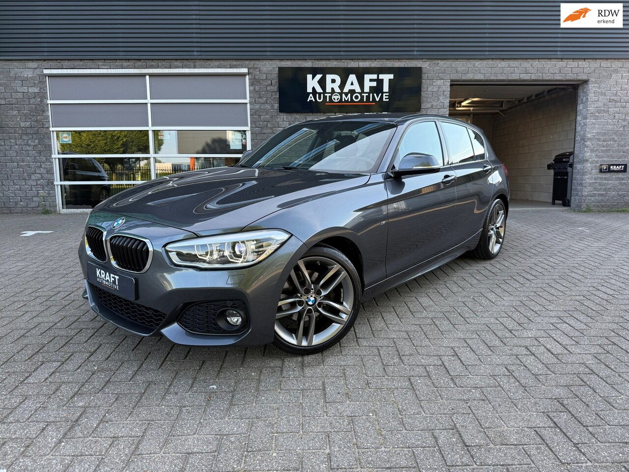 BMW 1-serie - 120i Edition M Sport Shadow Executive | 1e Eigenaar | Alcantara | PDC | Full LED | AUT | C - AutoWereld.nl