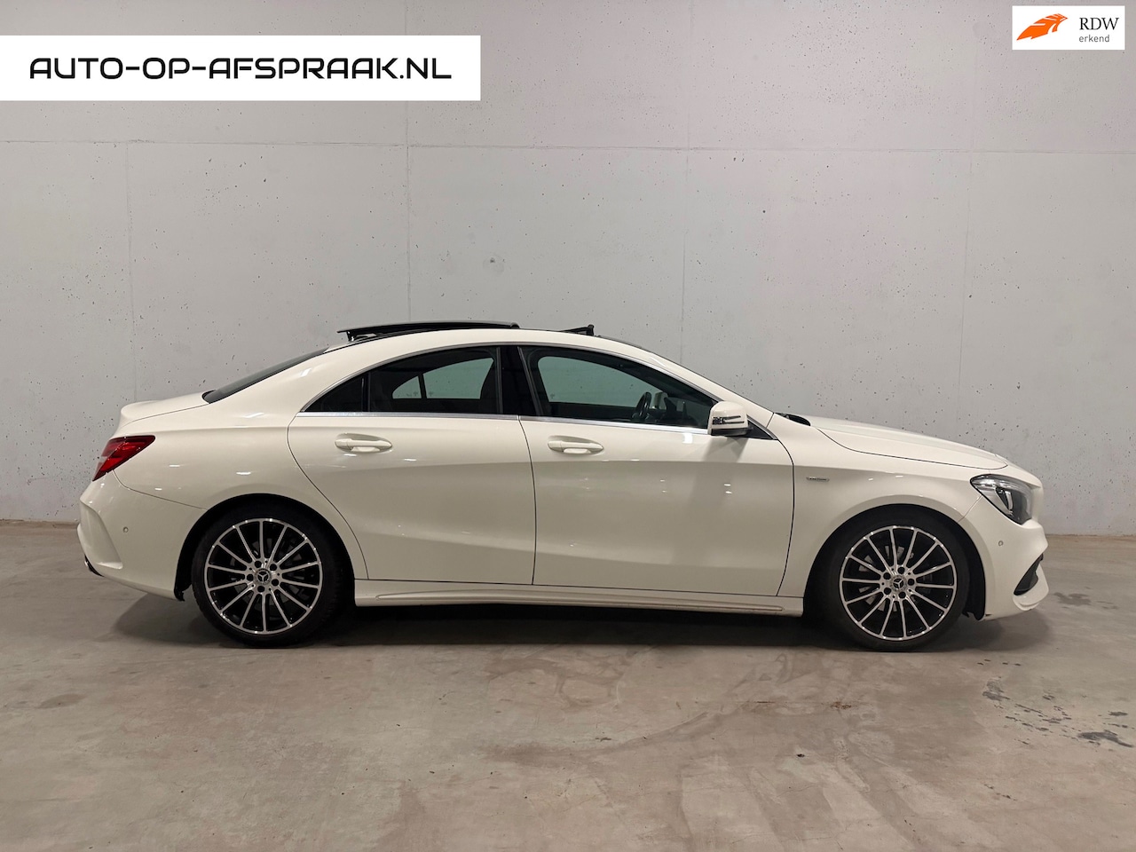 Mercedes-Benz CLA-Klasse - 180 AMG Pano Automaat Camera Navi - AutoWereld.nl