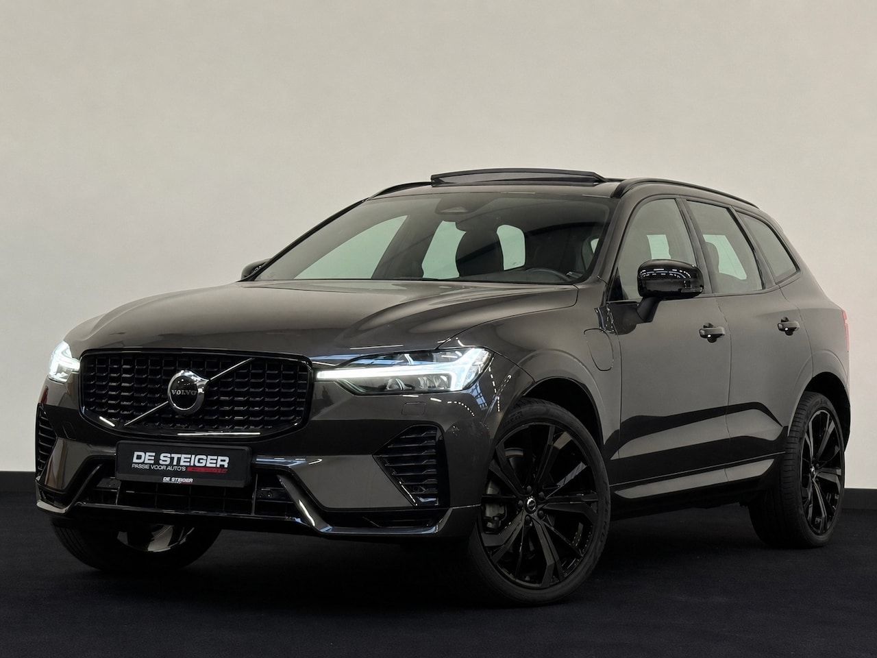 Volvo XC60 - 2.0 T8 Plug-in hybrid AWD Ultimate Dark Pano Harman Kardon Trekhaak - AutoWereld.nl