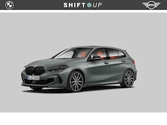 BMW 1-serie - M135i xDrive Panoramadak | Harman Kardon | Head Up | ACC | Stuurverwarming
