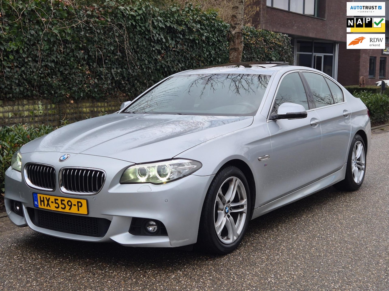 BMW 5-serie - 520i High Executive M Sport Schuifdak Apple CarPlay 2e eigenaar dig. Dash NAP NL - AutoWereld.nl