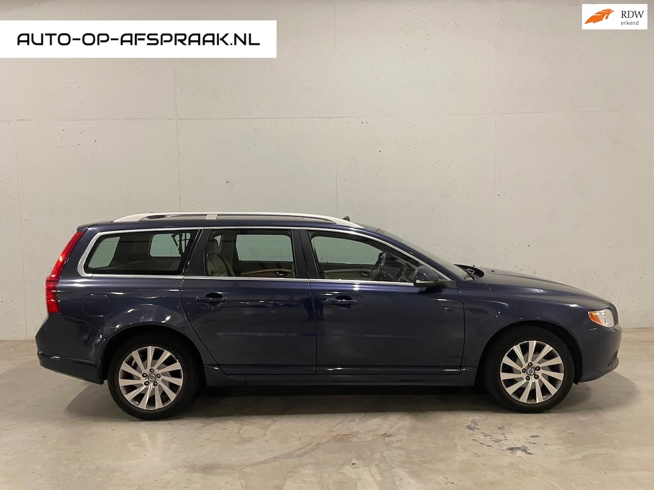 Volvo V70 - 1.6 T4 Pano Trekhaak Leer Navi Memory - AutoWereld.nl