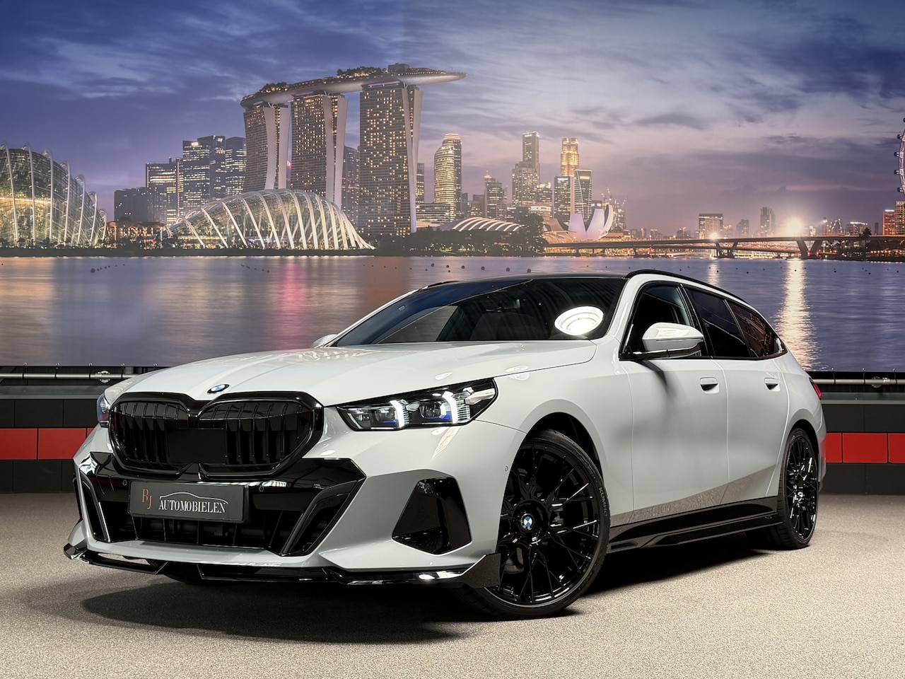 BMW 5-serie Touring - 520i M-Sport|ShadowLine|Panorama|H/K|208PK - AutoWereld.nl