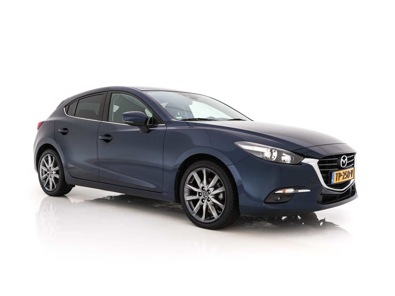 Mazda 3 - 2.2 SkyActiv-D 150 SkyLease *HEATED-COMFORTSEATS | NAVI-FULLMAP | DAB+ | PRIVACYGLASS | EC - AutoWereld.nl