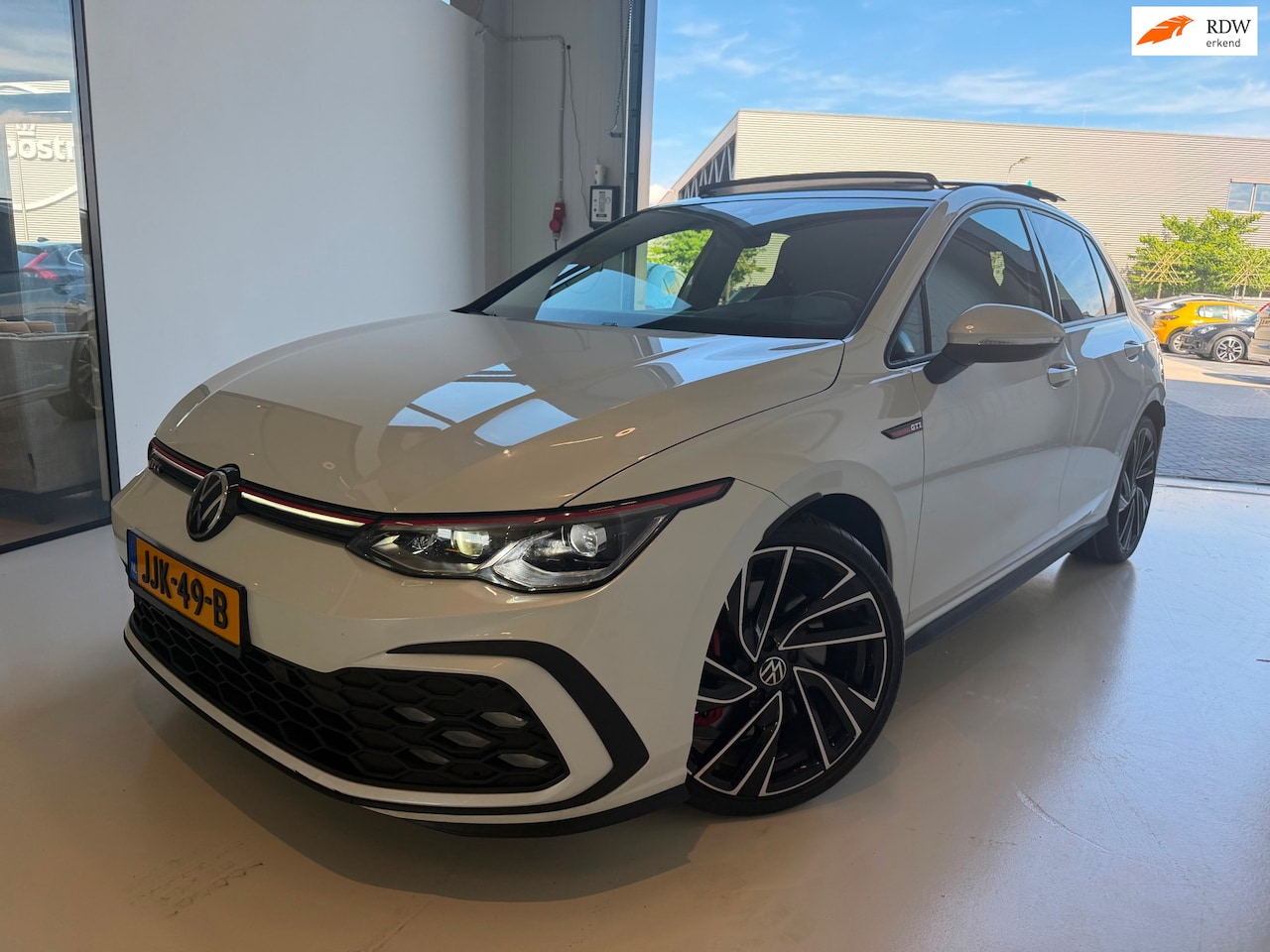 Volkswagen Golf - 2.0 TSI GTI Uniek 6250 dzkm Panorama Camera Garantie - AutoWereld.nl