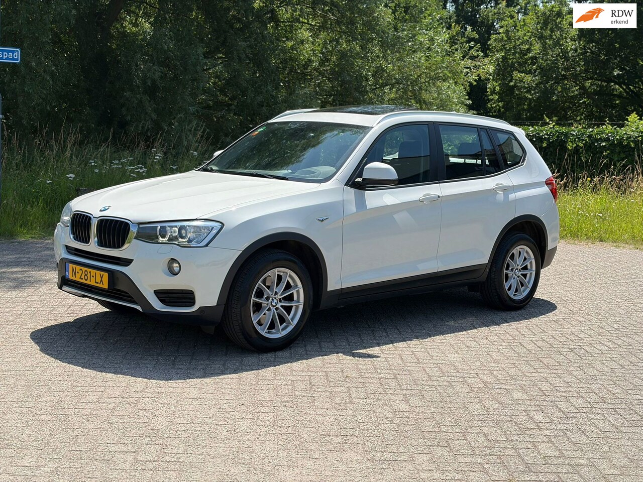 BMW X3 - SDrive18d Executive AUTOMAAT I PANO I LED I HEAD UP I XENON - AutoWereld.nl
