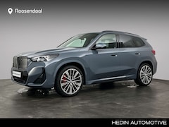 BMW iX1 - eDrive20 67 kWh M Sport Edition | Trekhaak | Glazen panoramadak | Stuurwiel verwarmd | Har