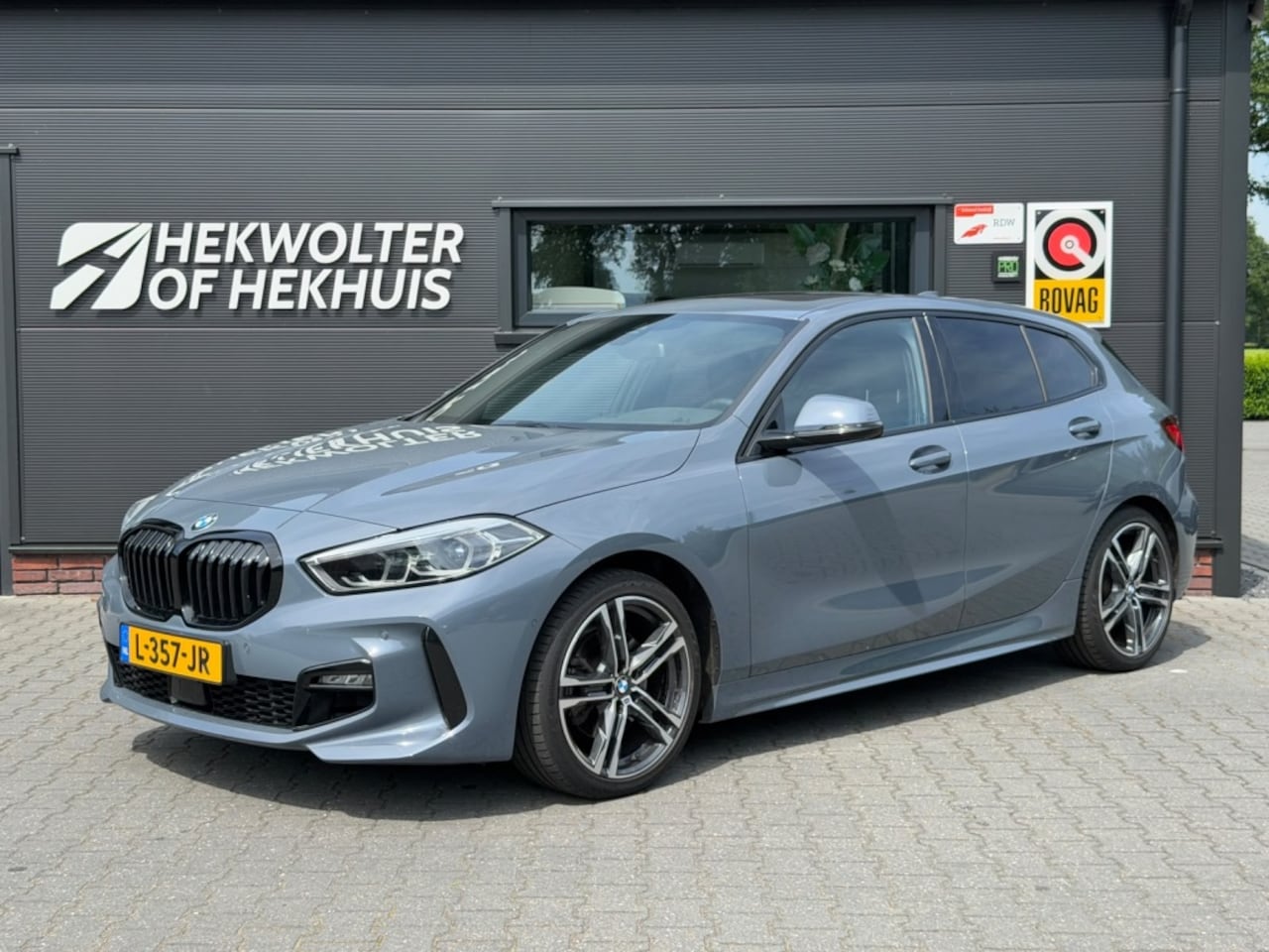 BMW 1-serie - 118i High Exec M Sport | Pano | Leder | Carplay | Camera - AutoWereld.nl