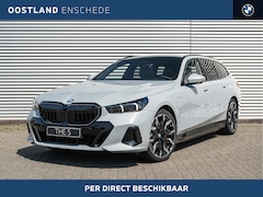 BMW 5-serie Touring - 530e M Sport Automaat / Panoramadak / Trekhaak / Parking Assistant Professional / Adaptiev