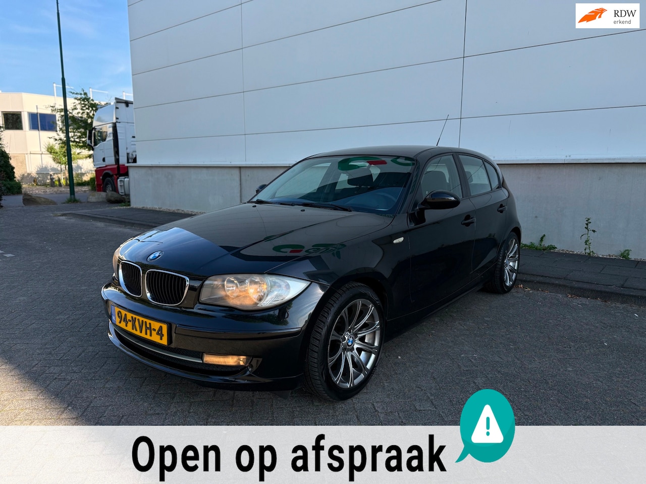 BMW 1-serie - 116i Corporate 5DRS/AIRCO/18INCH/ONDERHOUDSBOEKJES/NETTE STAAT - AutoWereld.nl