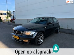 BMW 1-serie - 116i Corporate 5DRS/AIRCO/18INCH/ONDERHOUDSBOEKJES/NETTE STAAT