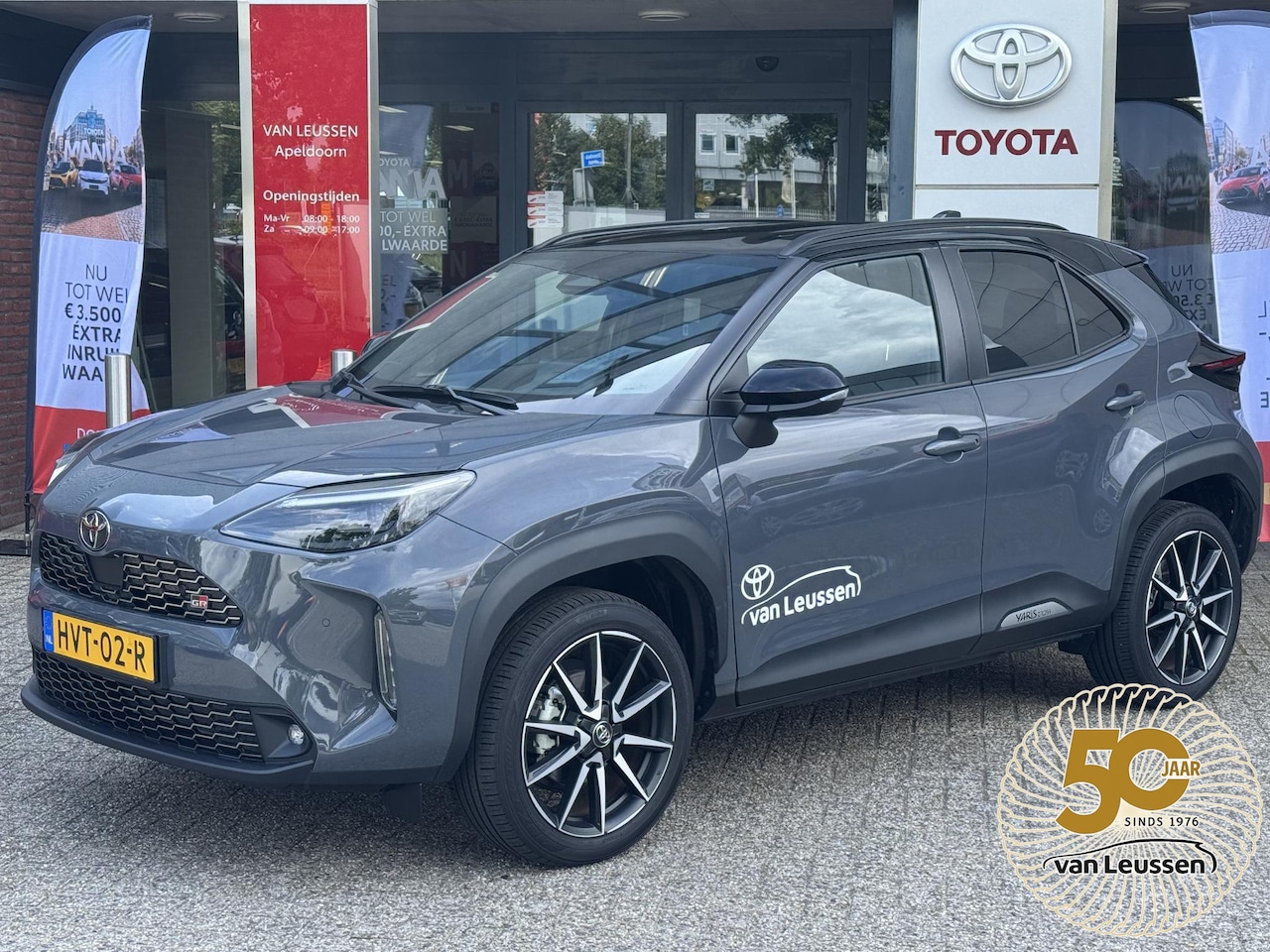 Toyota Yaris Cross - Hybrid 130 GR-SPORT BLIND SPOT 18'' LM-VELGEN PARK-SENSOREN STOELVERW CAMERA NAVI APPLE/AN - AutoWereld.nl