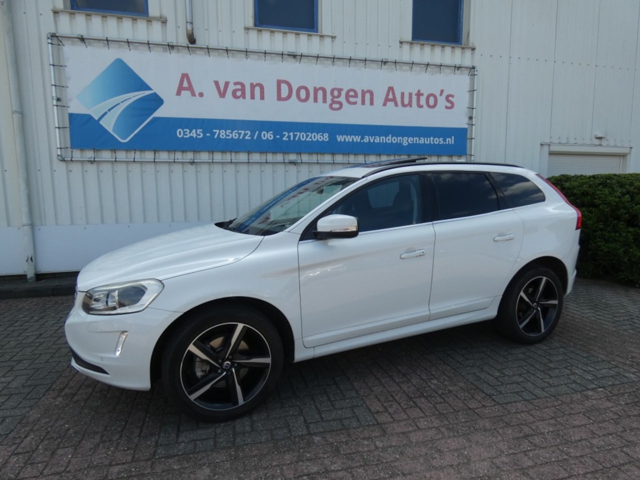 Volvo XC60 - 2.0 D4 FWD OCEAN RACE Aut,Pano.Navi,Memory - AutoWereld.nl
