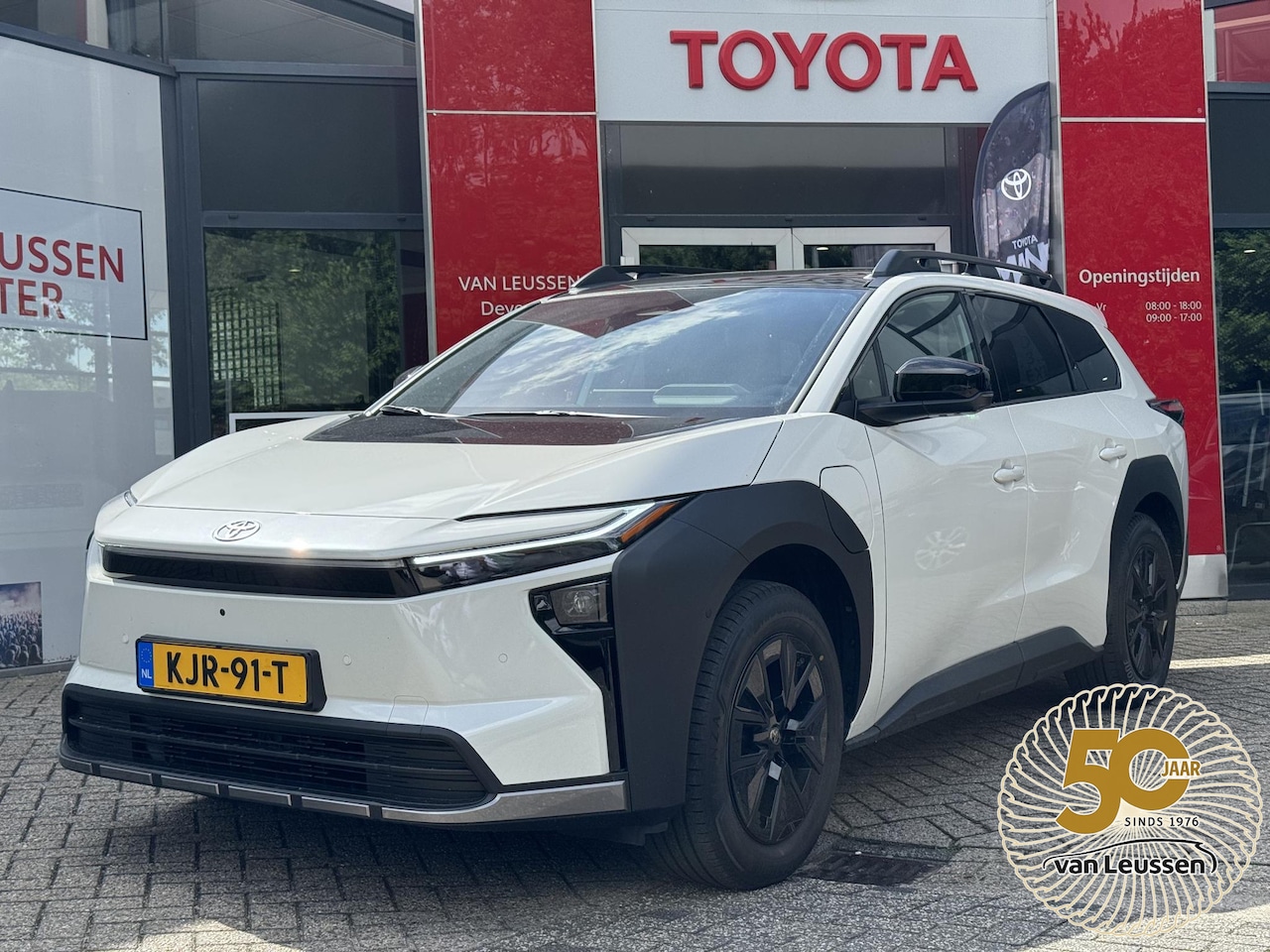 Toyota bZ4X Touring - Executive AWD 75 kWh PANODAK JBL-AUDIO 1500KG TREKGEW STOELVERW/KOELING STUURVERW BLIND SP - AutoWereld.nl
