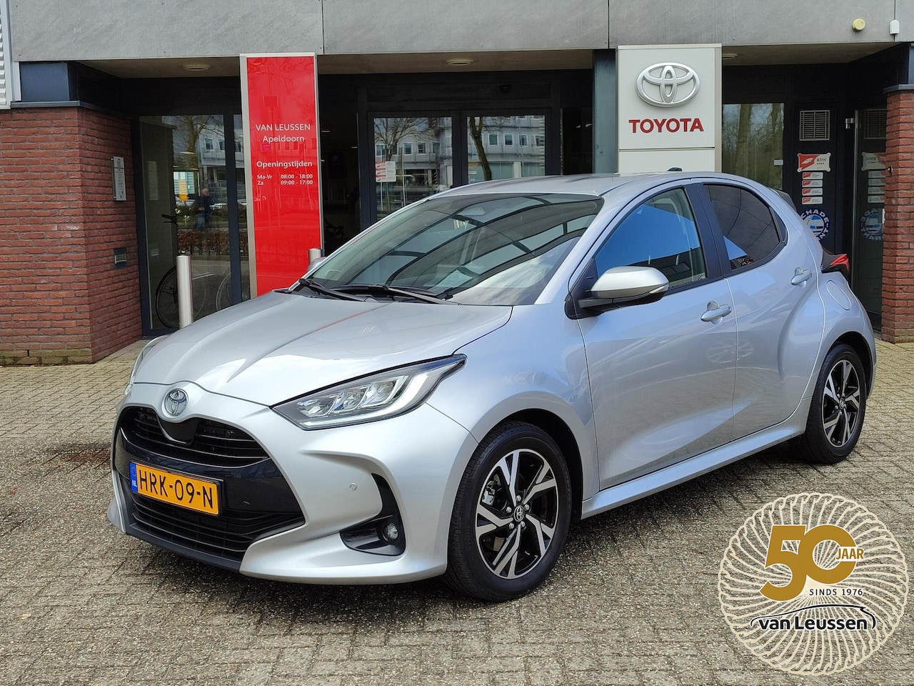 Toyota Yaris - 1.5 Hybrid 115 DYNAMIC NL-AUTO STOEL/STUURVERW BLIND SPOT PARK-SENSOREN NAVI CAMERA CLIMA - AutoWereld.nl