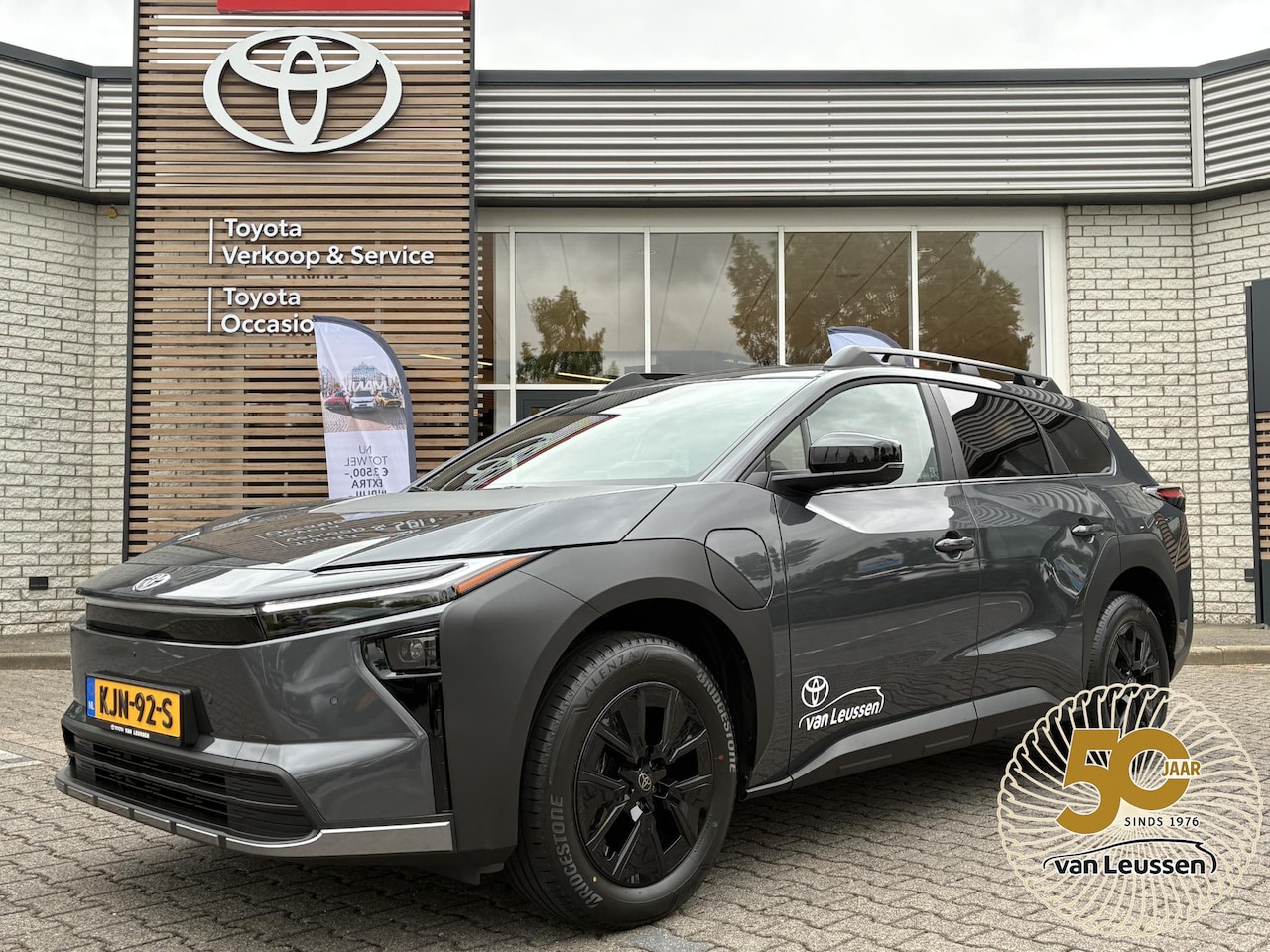 Toyota bZ4X Touring - DYNAMIC 75 KWH NIEUW & DIRECT LEVERBAAR!!! BLIND-SPOT PARK-SENSOREN STOEL/STUURVERW APPLE/ - AutoWereld.nl